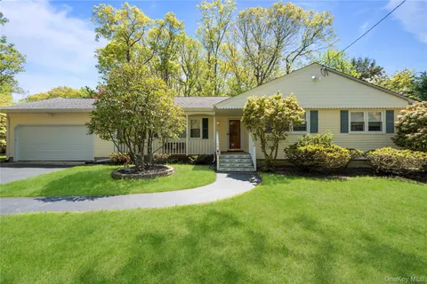 $699,990 | 6 Canterbury Court, East Setauket, NY 11733