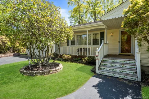 $699,990 | 6 Canterbury Court, East Setauket, NY 11733