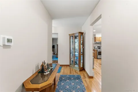 $699,990 | 6 Canterbury Court, East Setauket, NY 11733