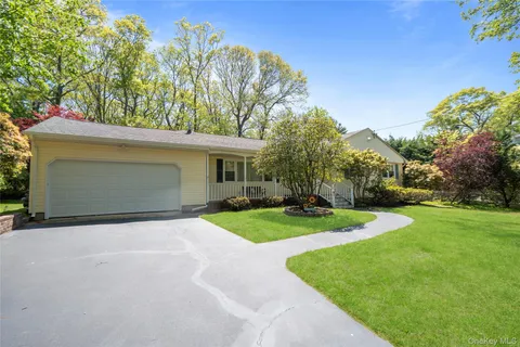$699,990 | 6 Canterbury Court, East Setauket, NY 11733