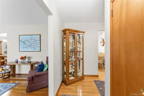 $699,990 | 6 Canterbury Court, East Setauket, NY 11733