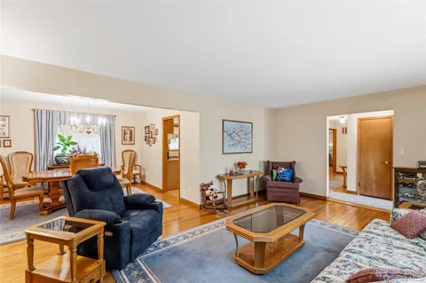 $699,990 | 6 Canterbury Court, East Setauket, NY 11733