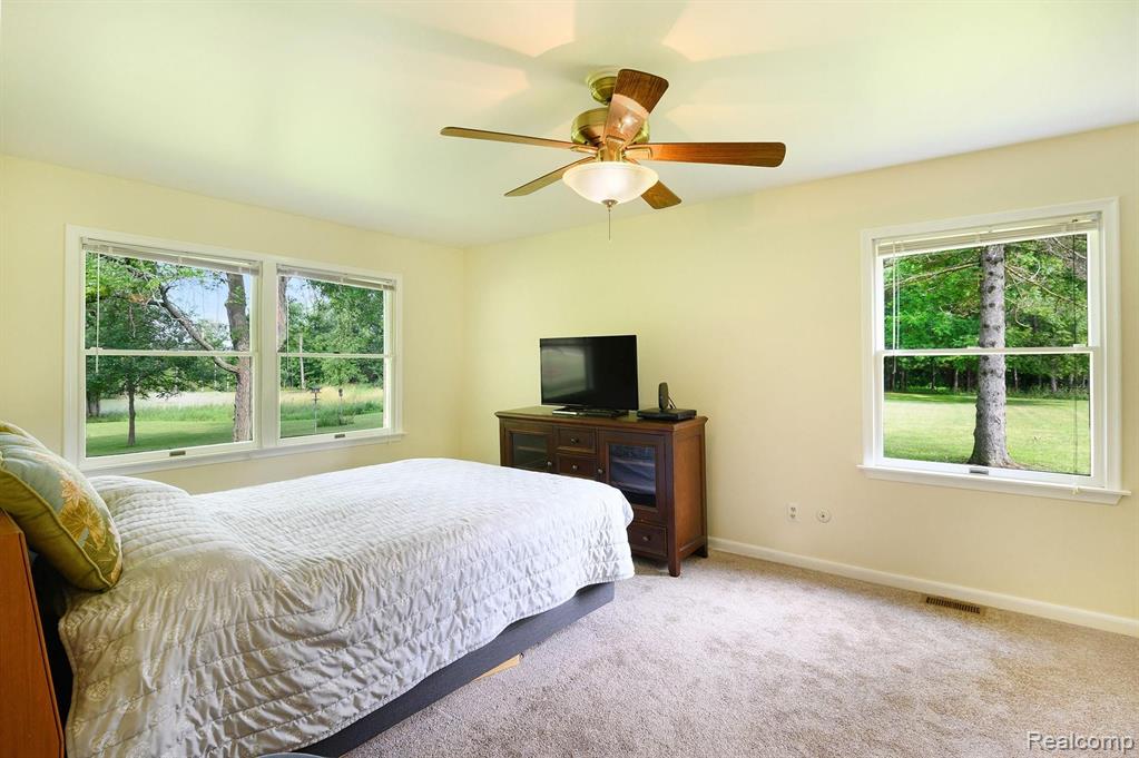 5440 Green Road Fenton, MI 48430 - Photo 18 of 44