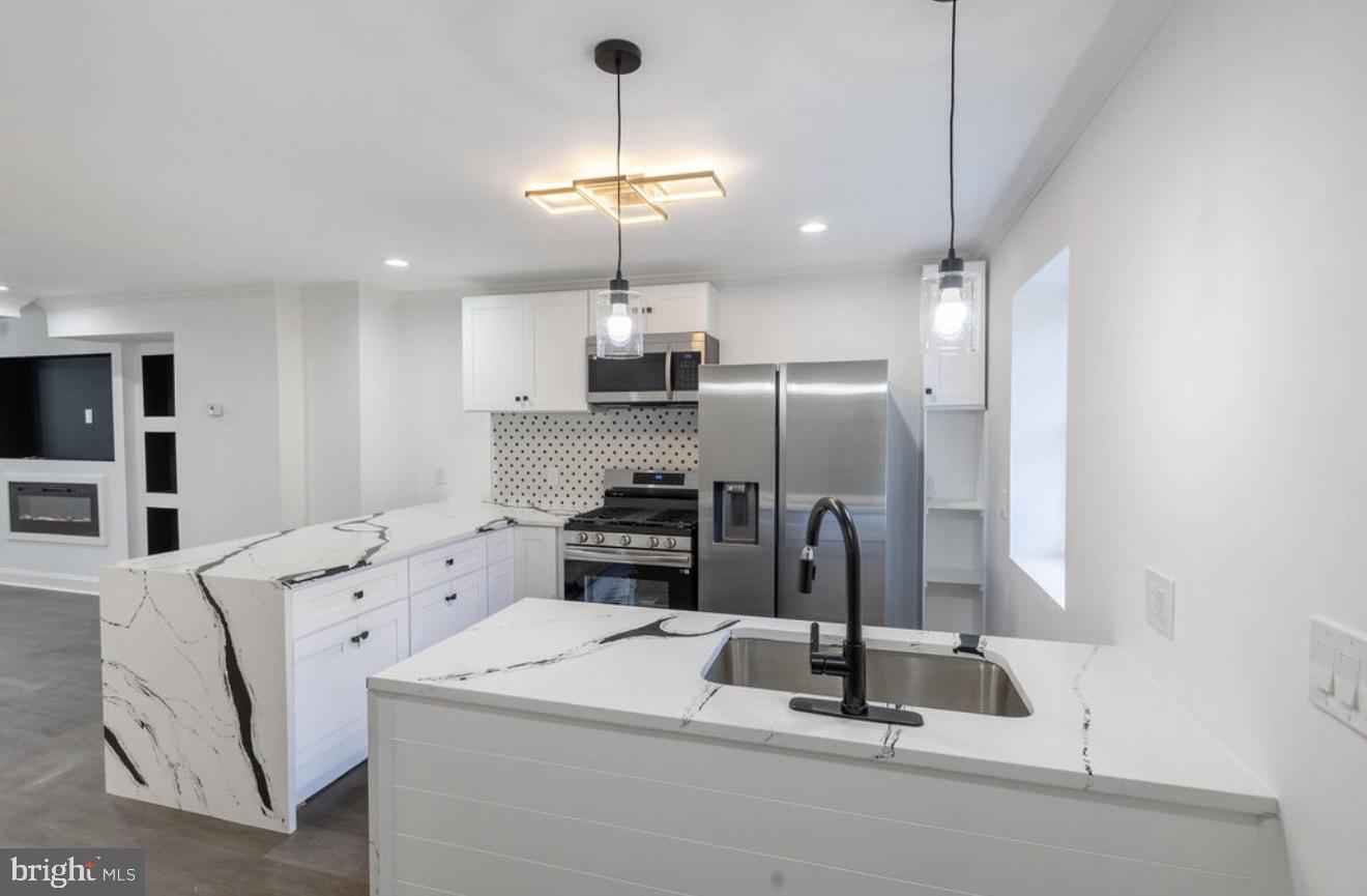3905 8th Street Baltimore, MD 21225 - Photo 4 of 15