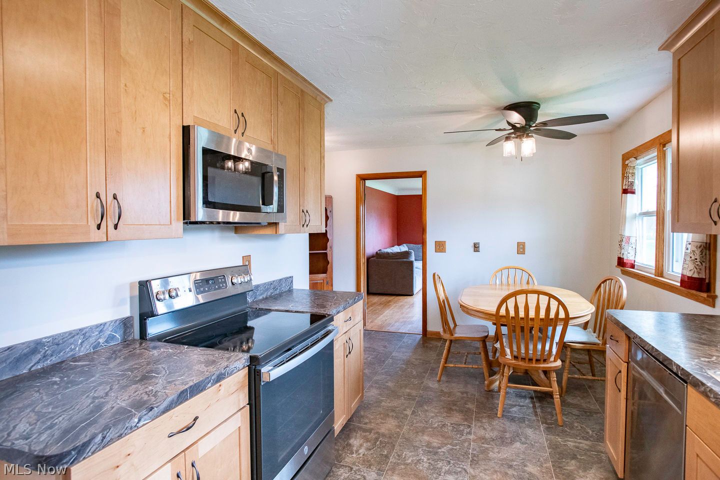 39112 Parsons Road Grafton, OH 44044 - Photo 12 of 32