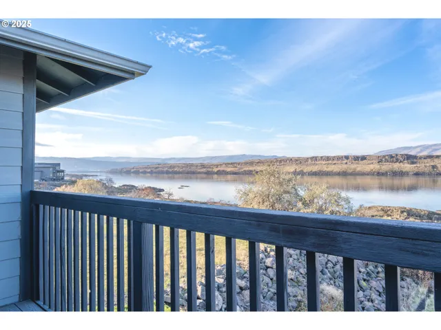 $347,000 | 240 Lone Pine Lane, Unit 2, The Dalles, OR 97058