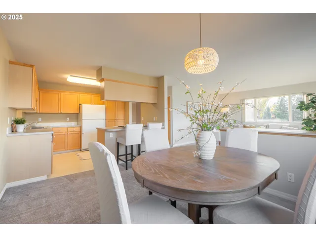 $347,000 | 240 Lone Pine Lane, Unit 2, The Dalles, OR 97058