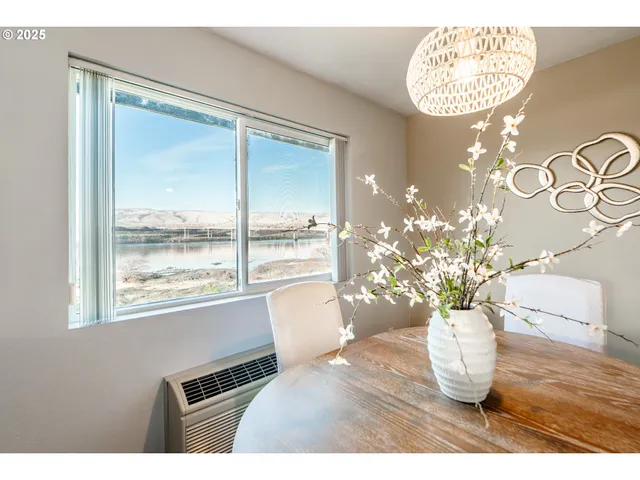 $347,000 | 240 Lone Pine Lane, Unit 2, The Dalles, OR 97058