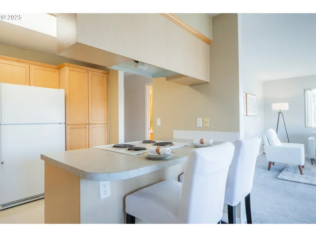 $347,000 | 240 Lone Pine Lane, Unit 2, The Dalles, OR 97058