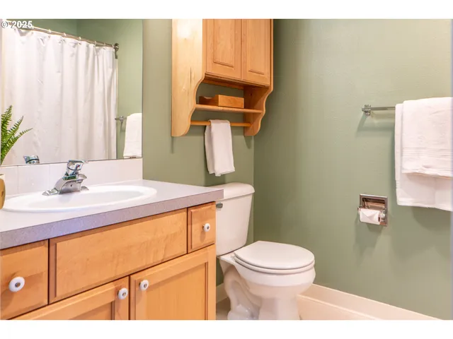 $347,000 | 240 Lone Pine Lane, Unit 2, The Dalles, OR 97058