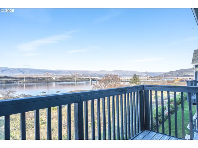 $347,000 | 240 Lone Pine Lane, Unit 2, The Dalles, OR 97058
