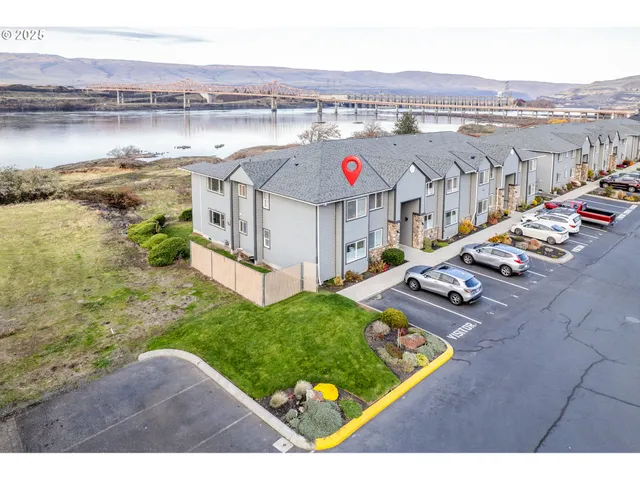 $347,000 | 240 Lone Pine Lane, Unit 2, The Dalles, OR 97058