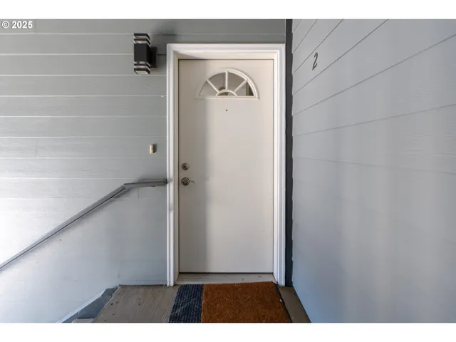 $347,000 | 240 Lone Pine Lane, Unit 2, The Dalles, OR 97058