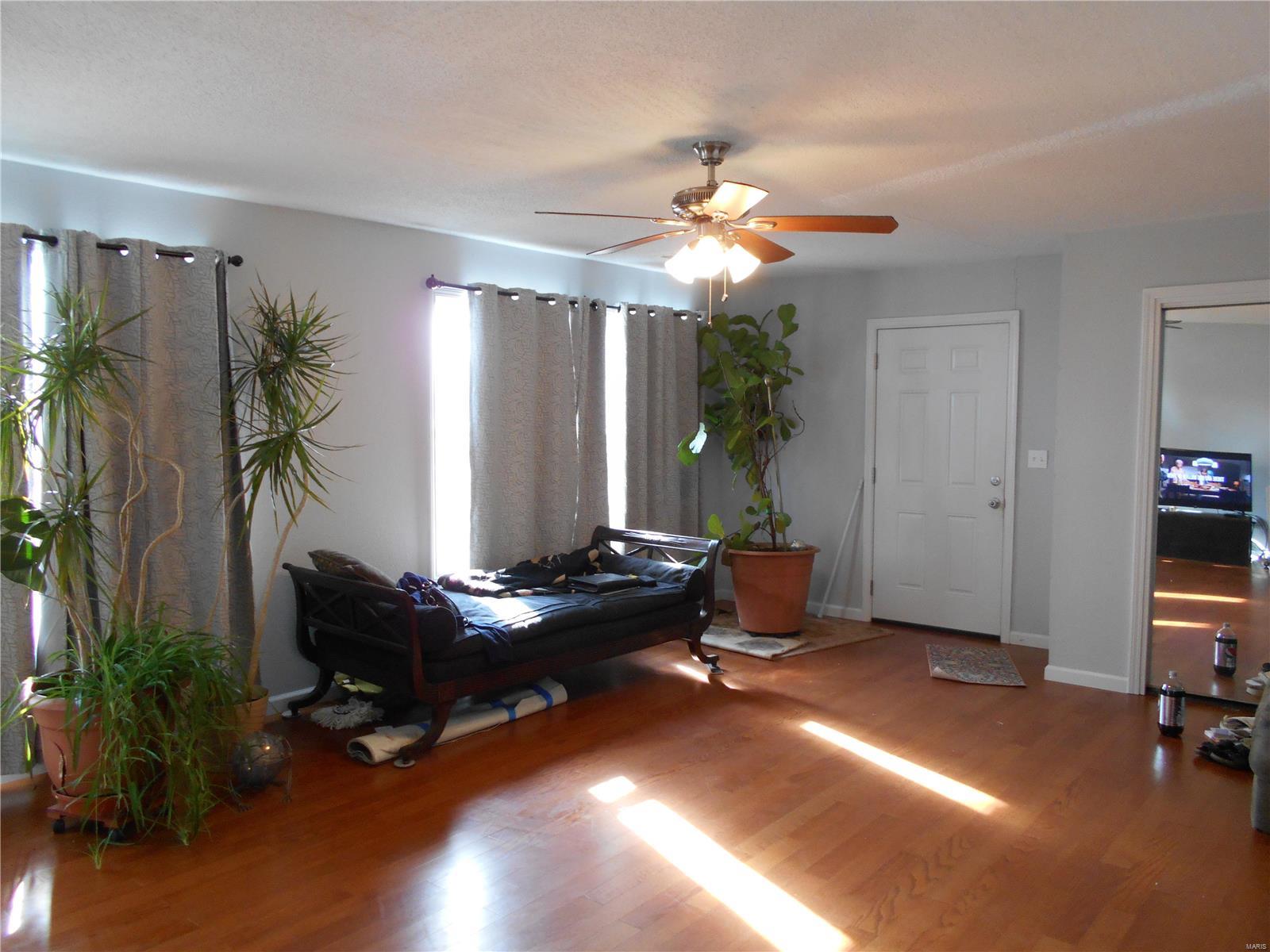 809 East Chain Of Rocks Road Mitchell, IL 62040 - Photo 2 of 18