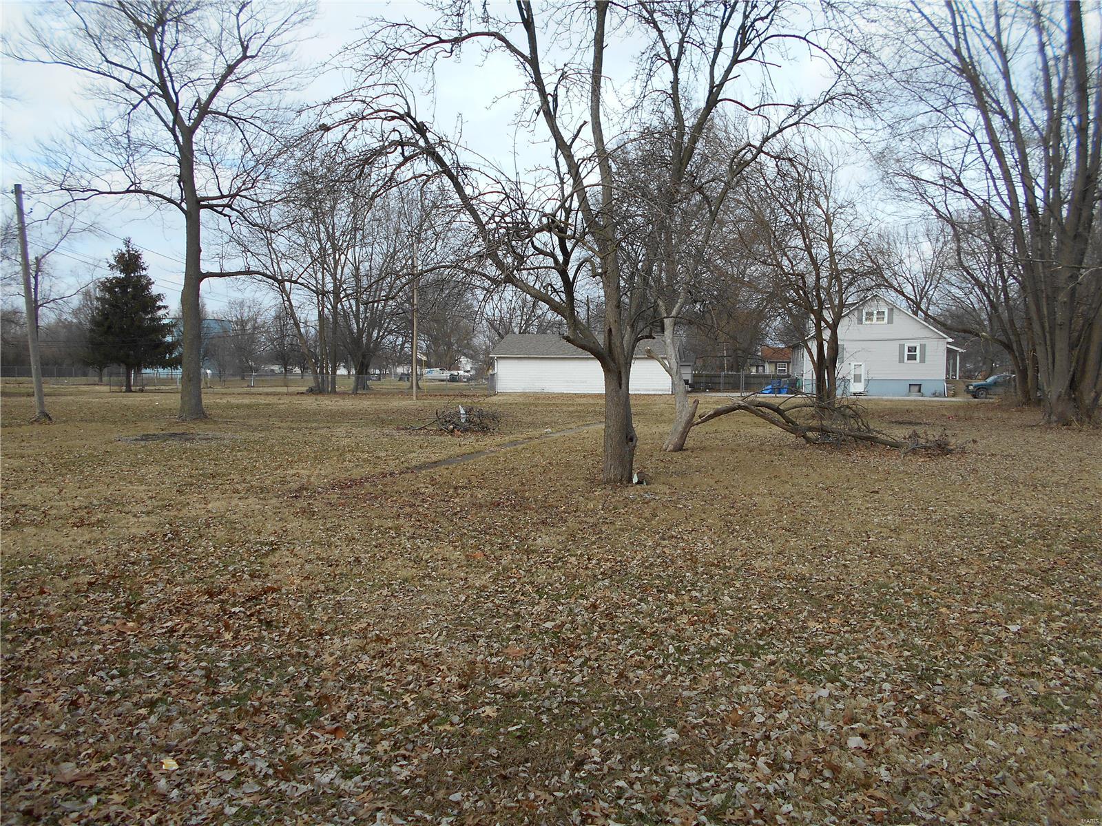 809 East Chain Of Rocks Road Mitchell, IL 62040 - Photo 13 of 18