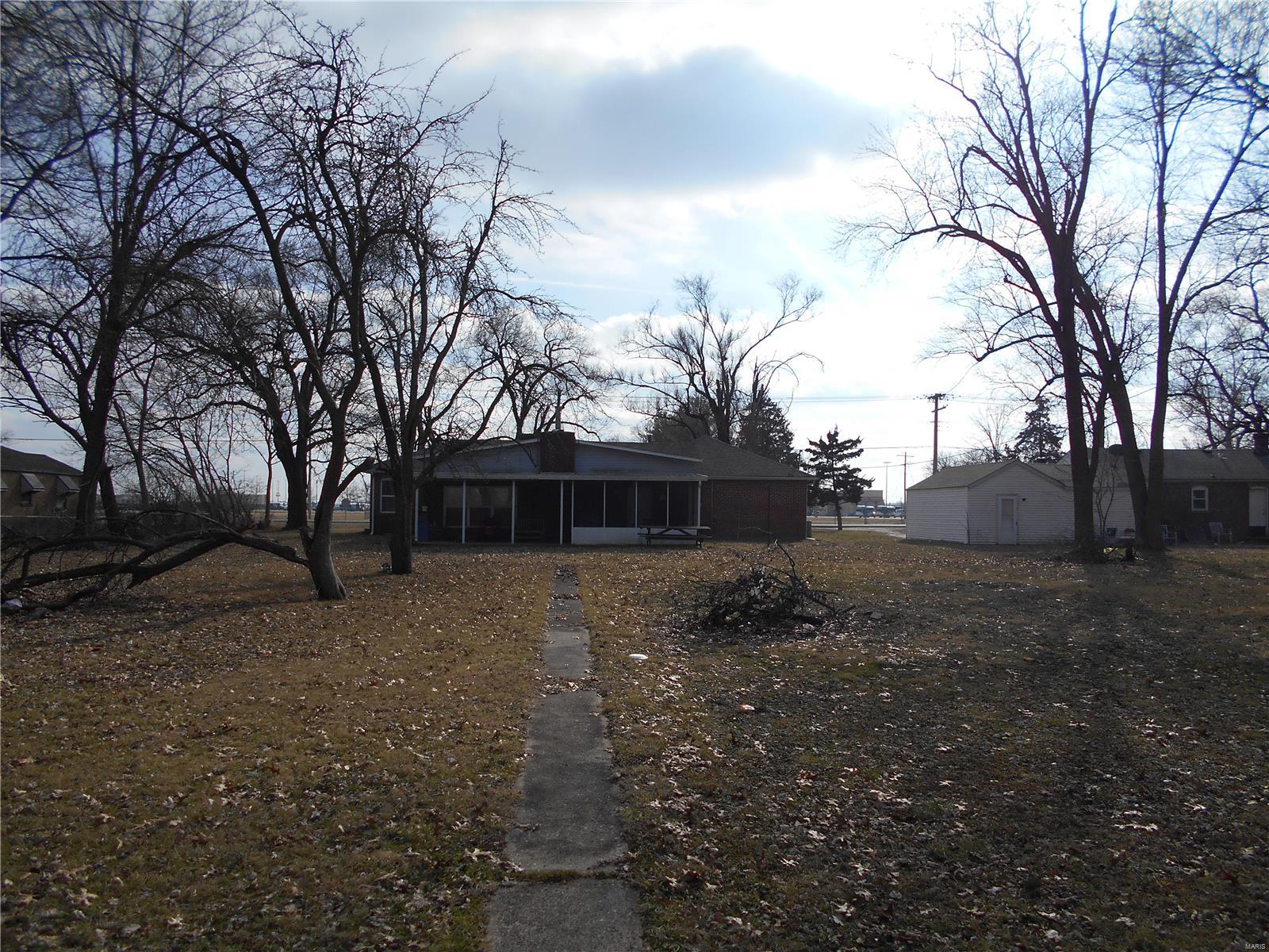 809 East Chain Of Rocks Road Mitchell, IL 62040 - Photo 14 of 18