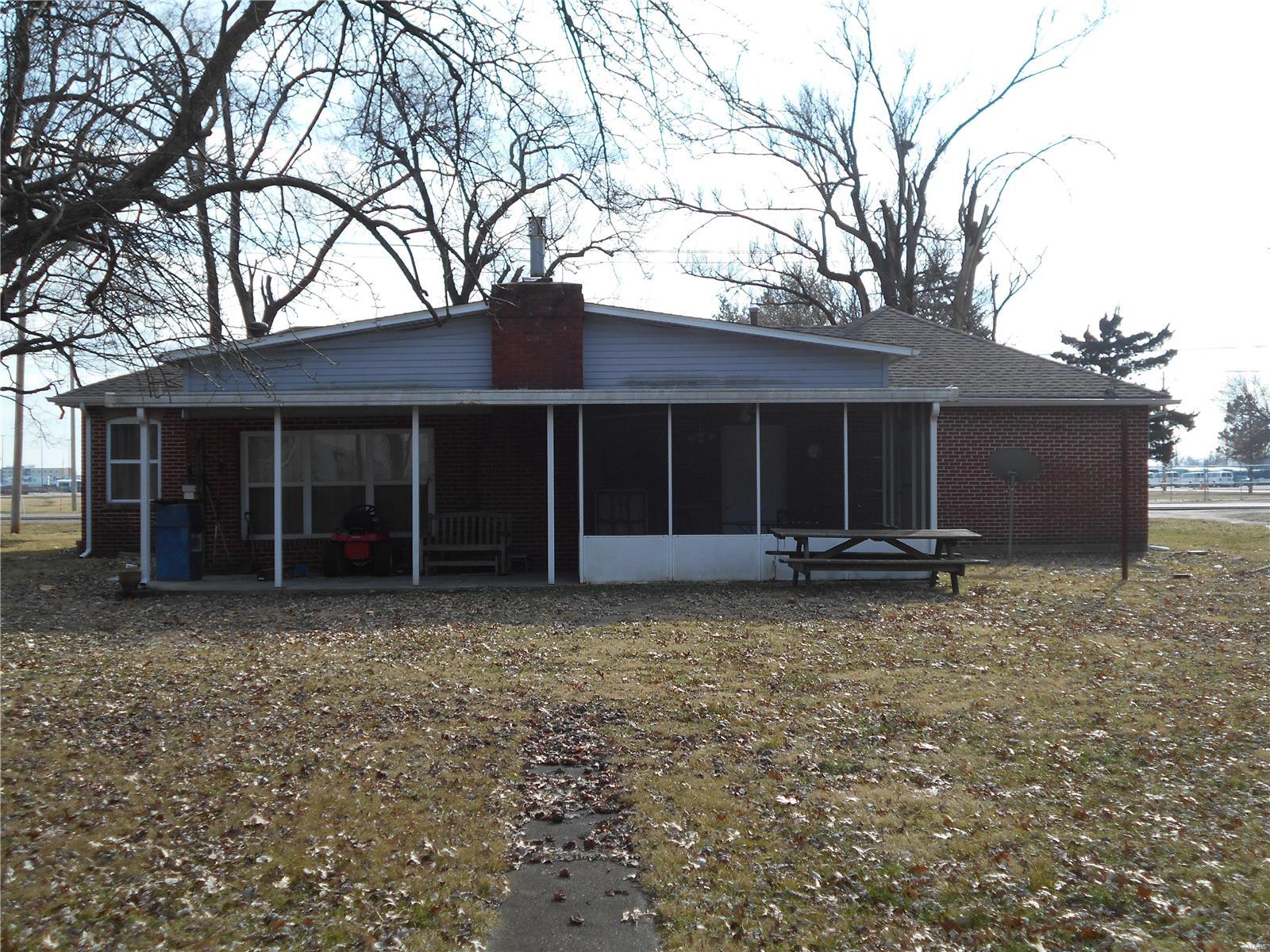 809 East Chain Of Rocks Road Mitchell, IL 62040 - Photo 15 of 18
