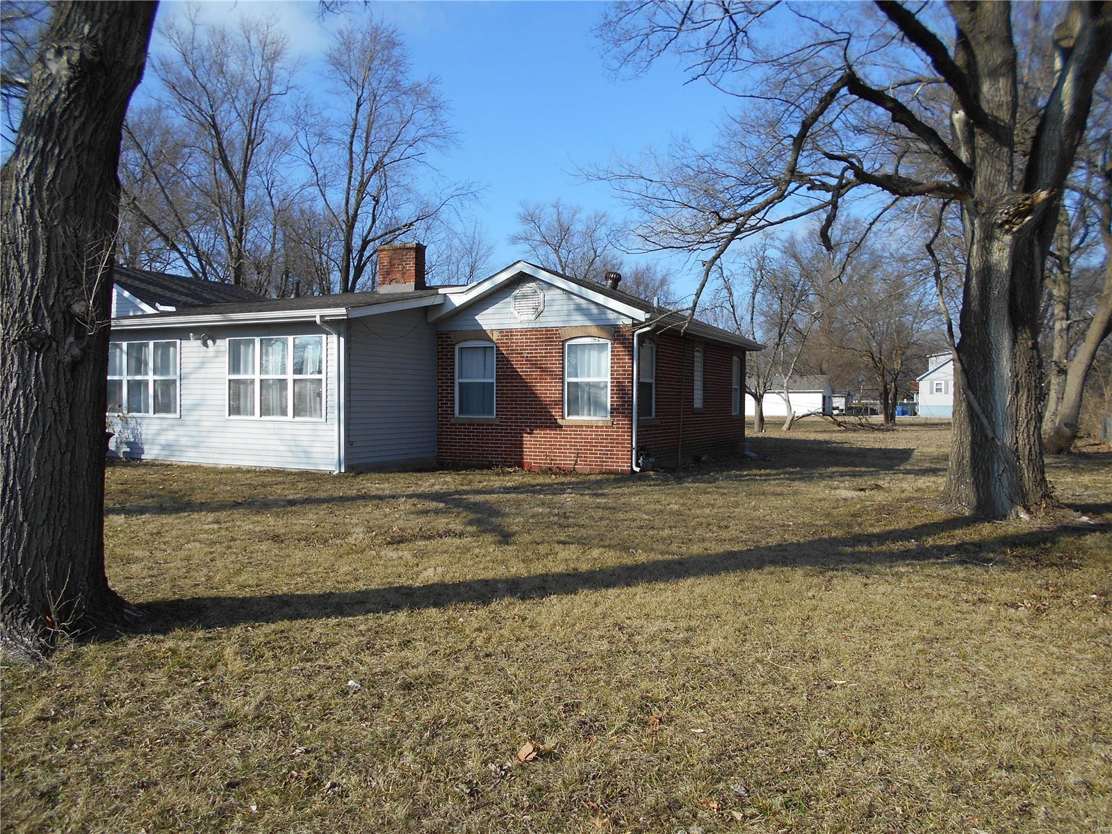 809 East Chain Of Rocks Road Mitchell, IL 62040 - Photo 17 of 18