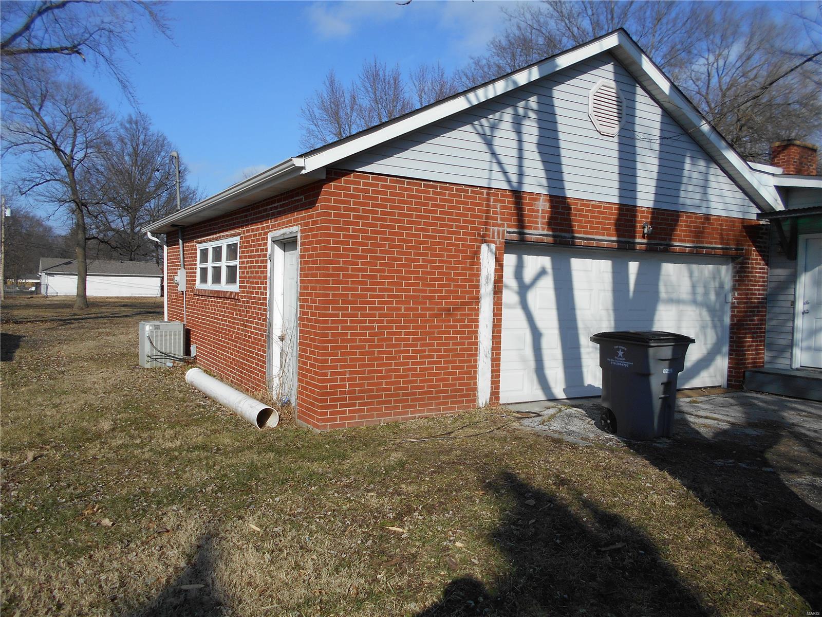 809 East Chain Of Rocks Road Mitchell, IL 62040 - Photo 18 of 18