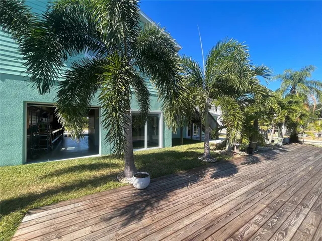 a view of entryway door