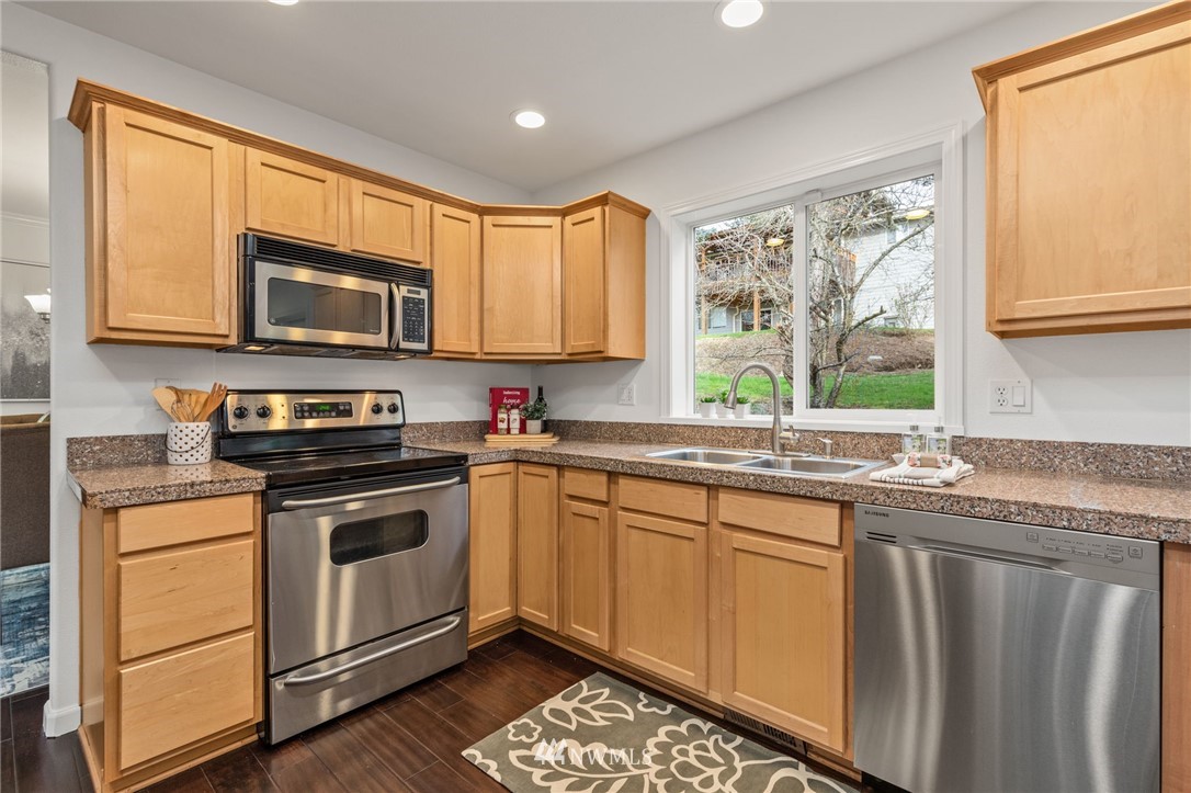 660 Blaine Court Northeast Renton, WA 98056 - Photo 8 of 40 Gallery Image 8