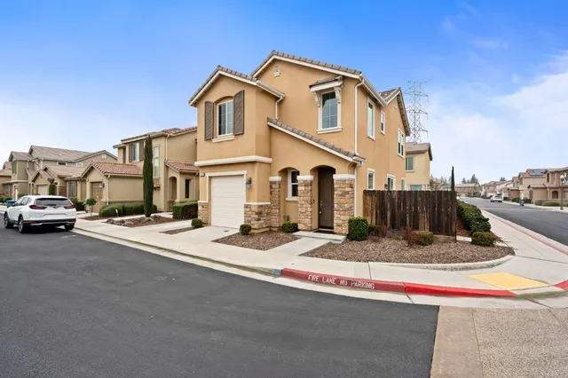 $399,999 | 6108 West Dupont Drive, Fresno, CA 93722