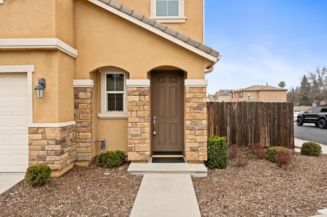 $399,999 | 6108 West Dupont Drive, Fresno, CA 93722