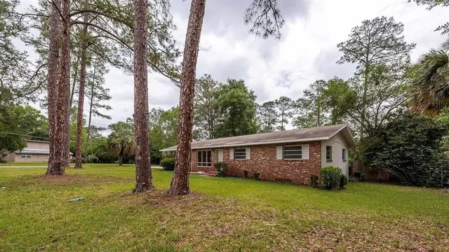 a view of a house with a backyard