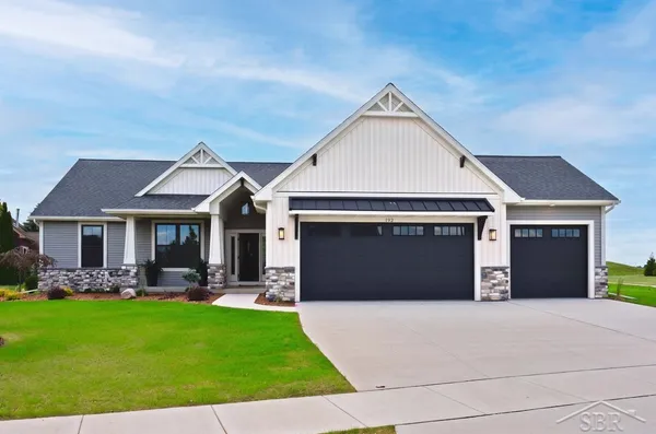 $619,900 | 192 Queen's Creek Drive, Frankenmuth, MI 48734