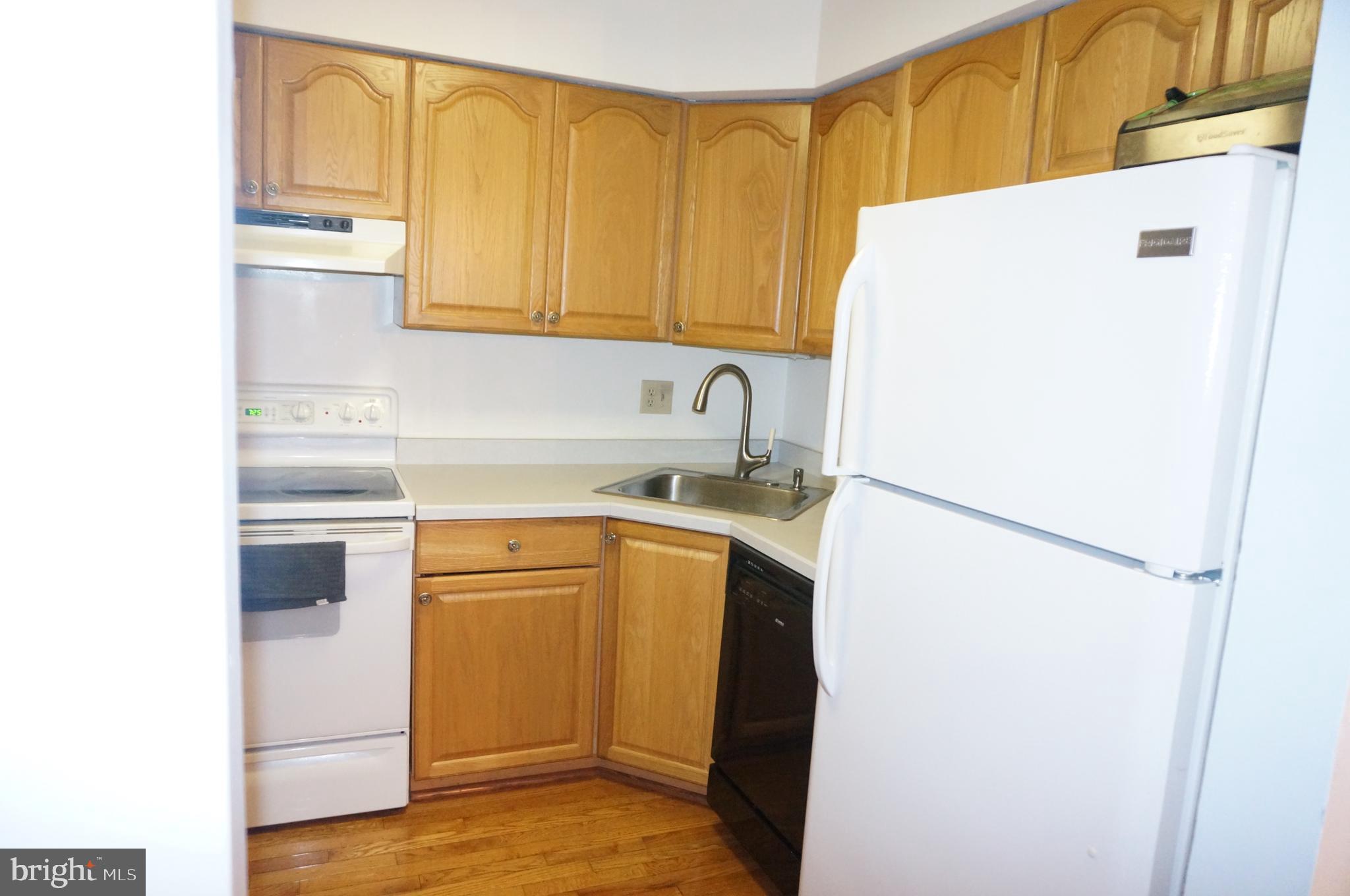 100 Tartan Terrace Chalfont, PA 18914 - Photo 11 of 37 Kitchen