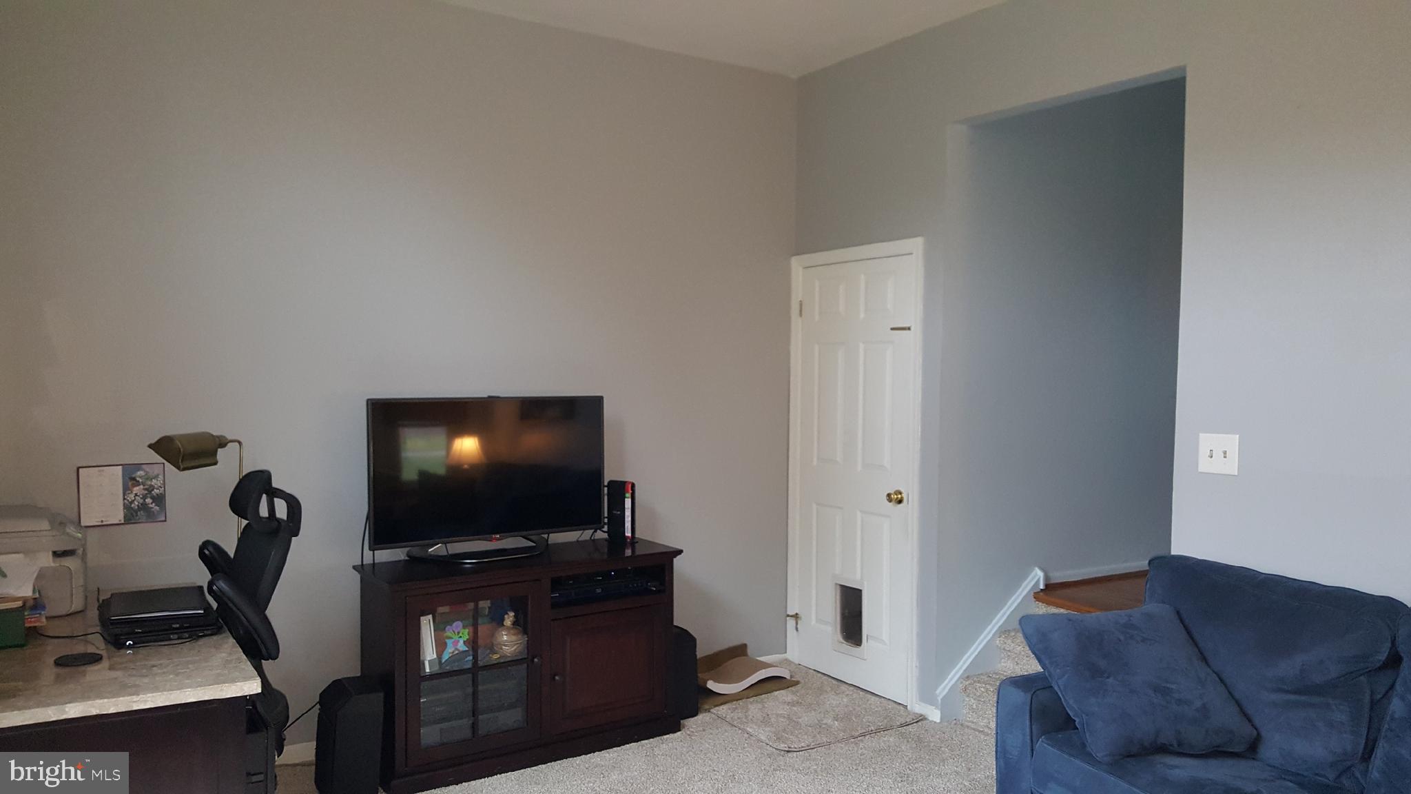 100 Tartan Terrace Chalfont, PA 18914 - Photo 16 of 37 Living Room