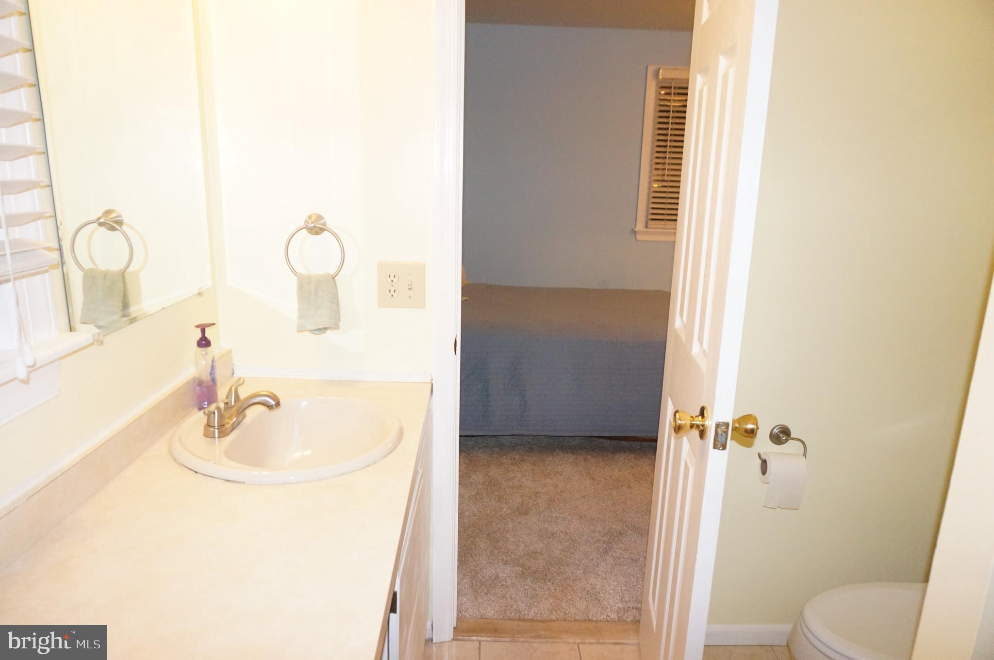 100 Tartan Terrace Chalfont, PA 18914 - Photo 34 of 37 Jack & Jill Full Bath