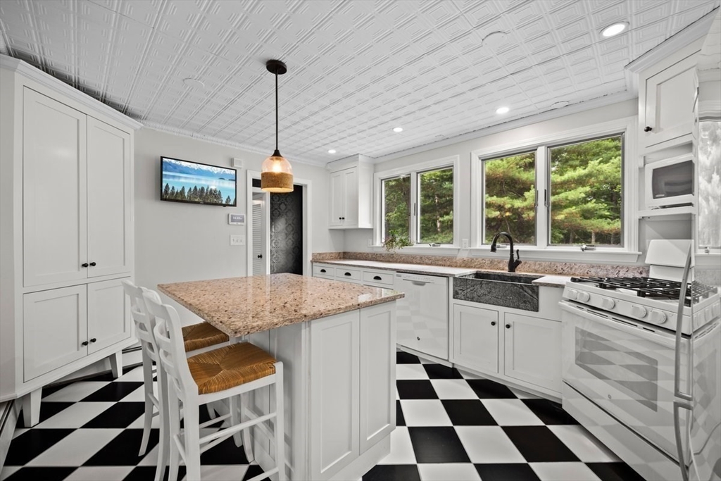 481 Gilbert Street Mansfield, MA 02048 - Photo 9 of 30