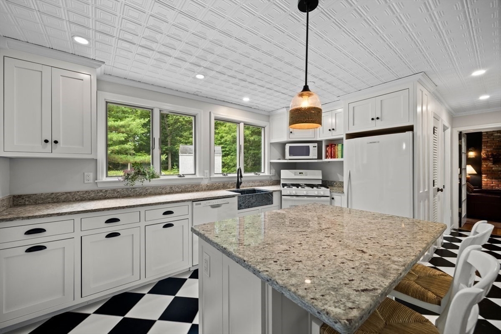 481 Gilbert Street Mansfield, MA 02048 - Photo 10 of 30