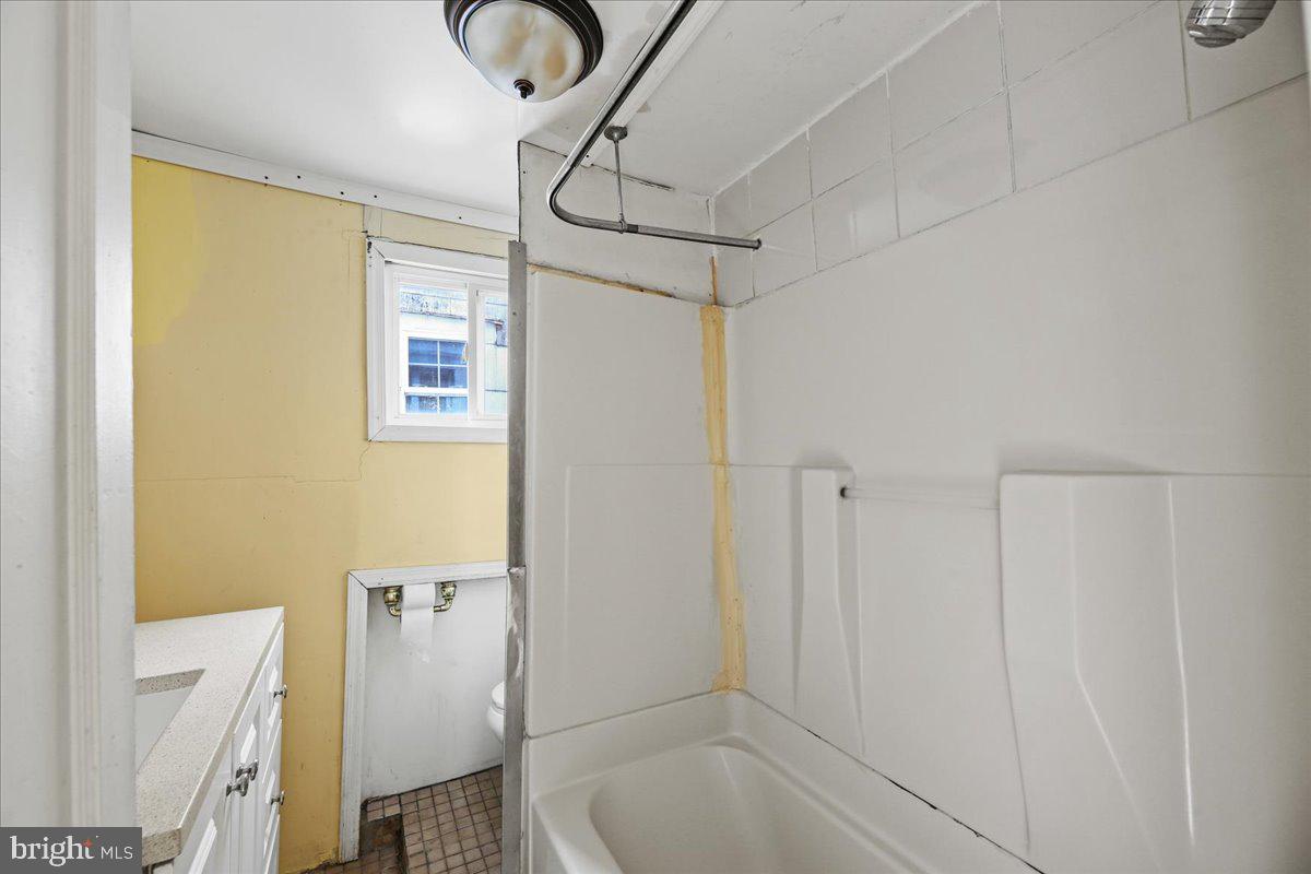 1267 Nottingham Way Hamilton, NJ 08609 - Photo 19 of 24 a bathroom with a bathtub and shower
