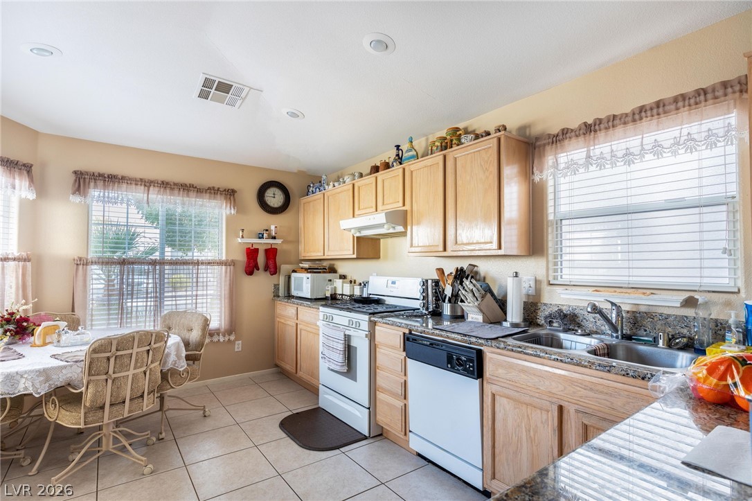 1563 Raining Hills Street Henderson, NV 89052 - Photo 4 of 24
