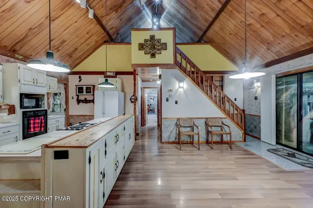 $410,000 | 2186 Woodhaven Drive, Saylorsburg, PA 18353