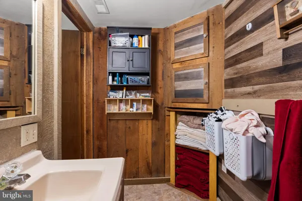a view of walk in closet