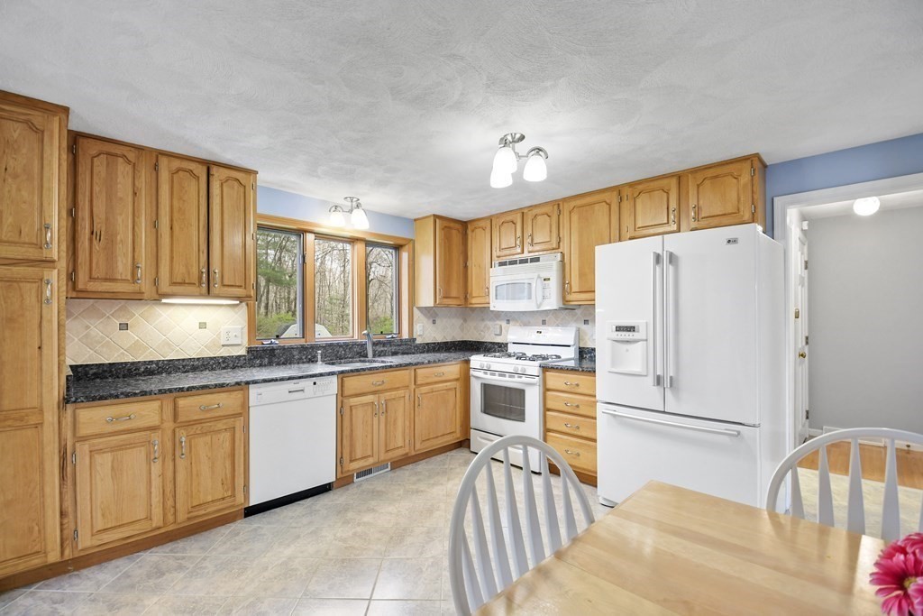 25 Patten Road Westford, MA 01886 - Photo 7 of 35 Gallery Image 7