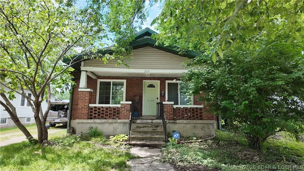 $225,000 | 205 South Grand Avenue, Eldon, MO 65026