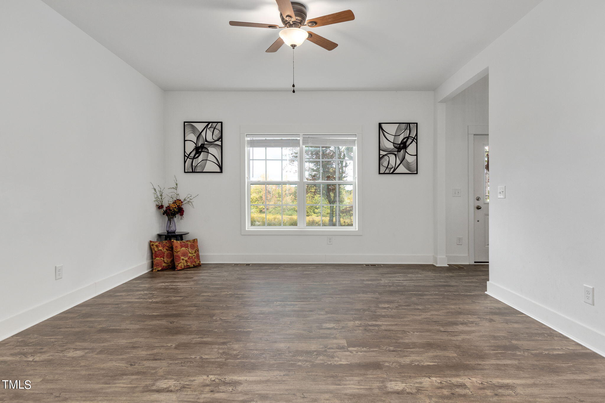 Livingroom to windows