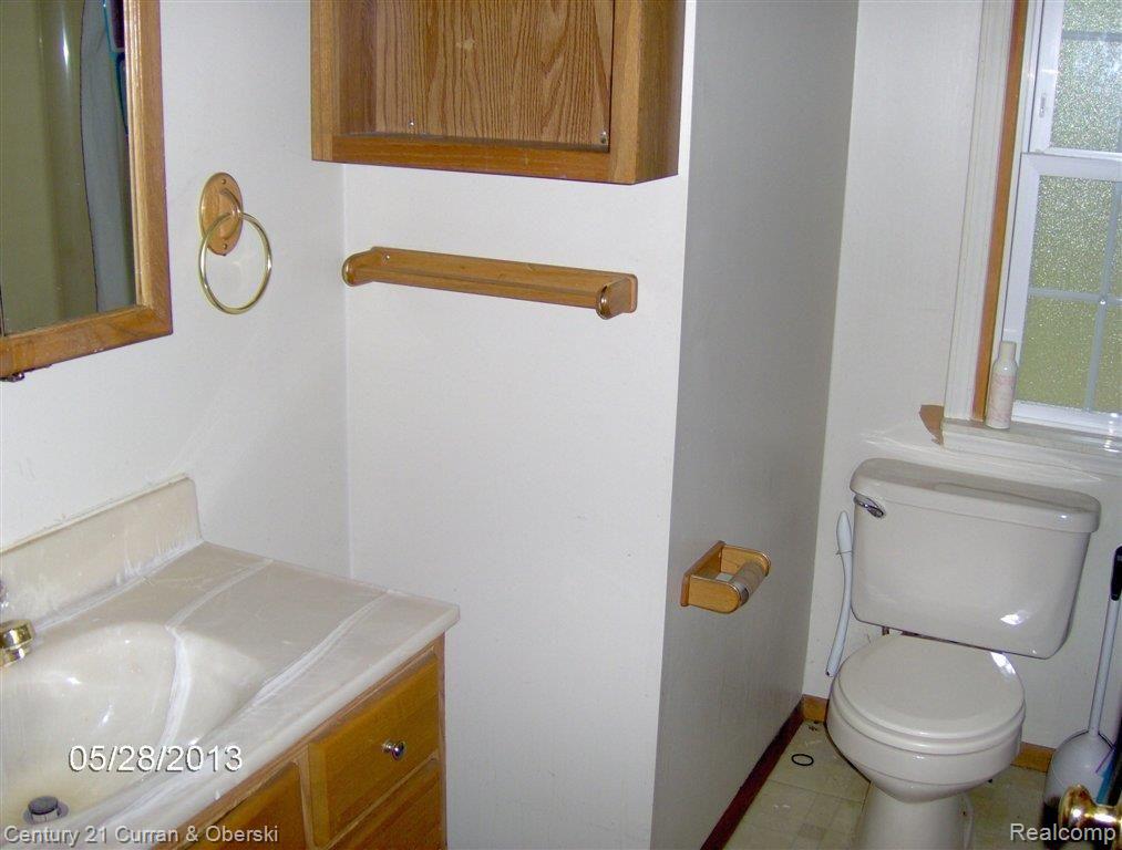 10414 Pardee Road Taylor, MI 48180 - Photo 18 of 24 pardeemainbath.JPG