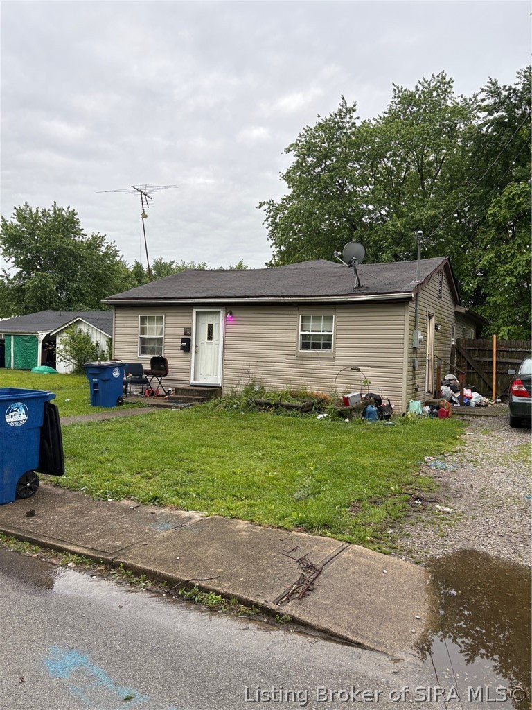 1118 Wade Street Austin, IN 47102 - Photo 4 of 5
