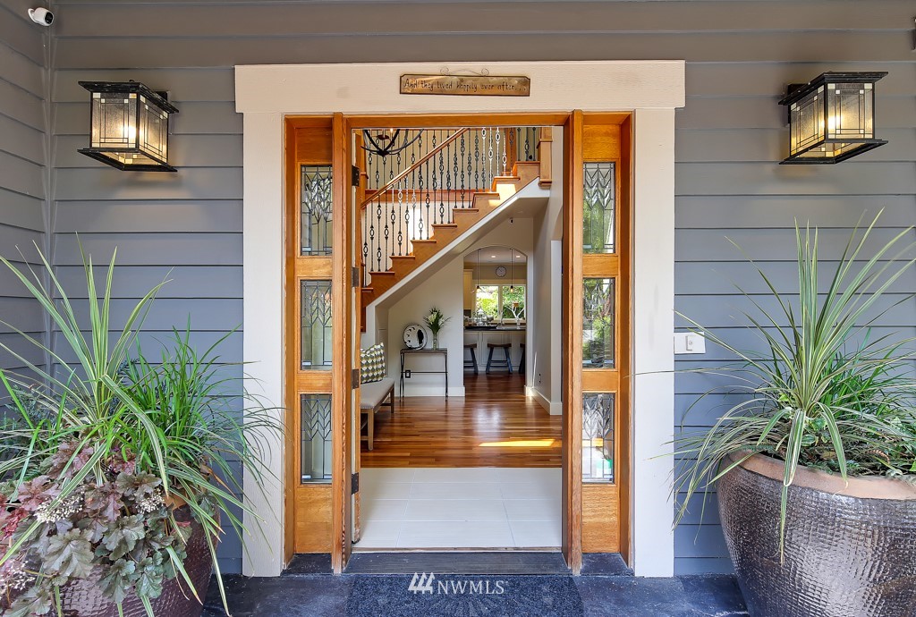 8304 Hunts Point Circle Hunts Point, WA 98004 - Photo 2 of 25
