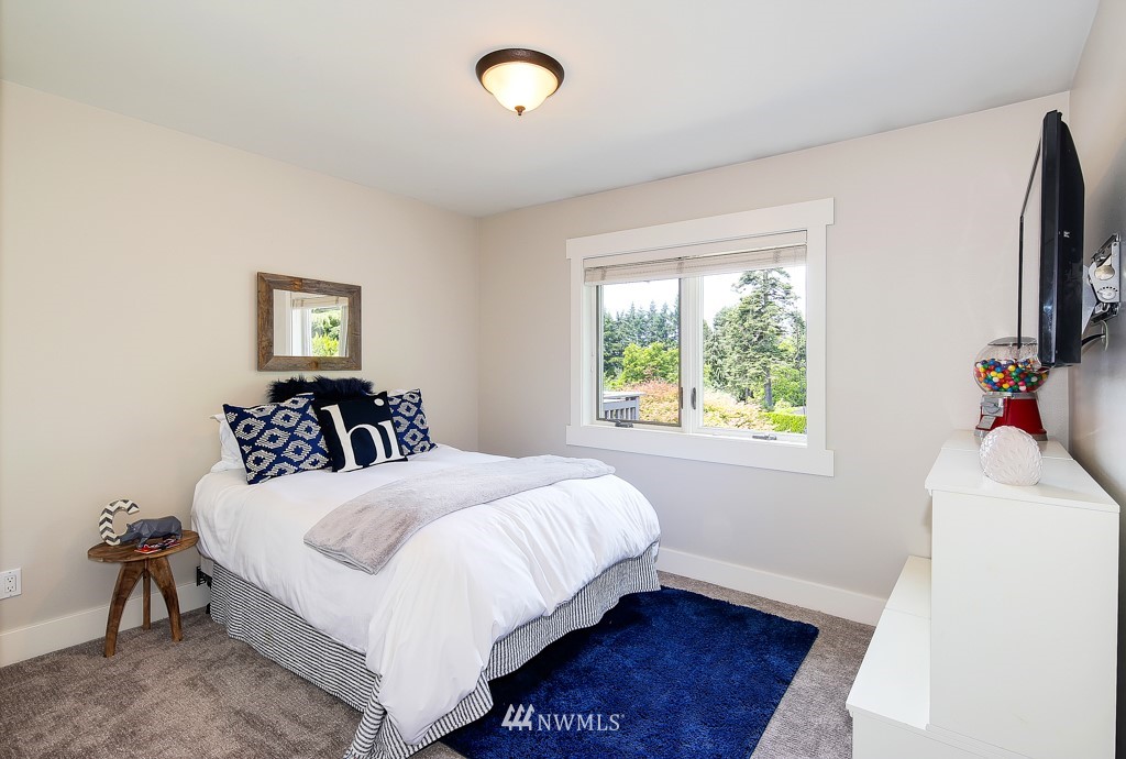 8304 Hunts Point Circle Hunts Point, WA 98004 - Photo 15 of 25