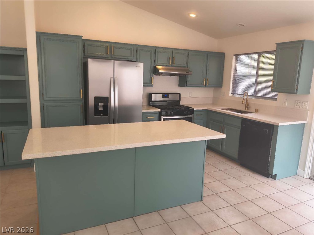 9725 Pima Point Avenue Las Vegas, NV 89147 - Photo 8 of 35 A well-appointed kitchen showcasing an island, stylish cabinetry, and modern appliances.