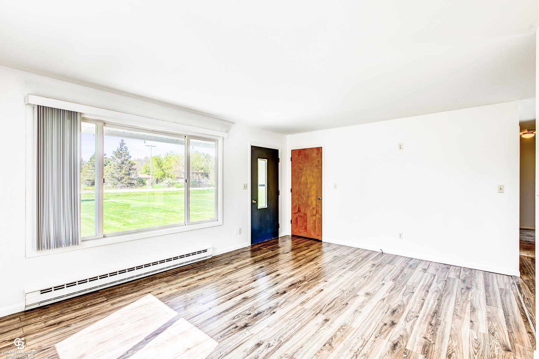 7983 Avoca Road Avoca, MI 48006 - Photo 6 of 31 50108704-5.JPG