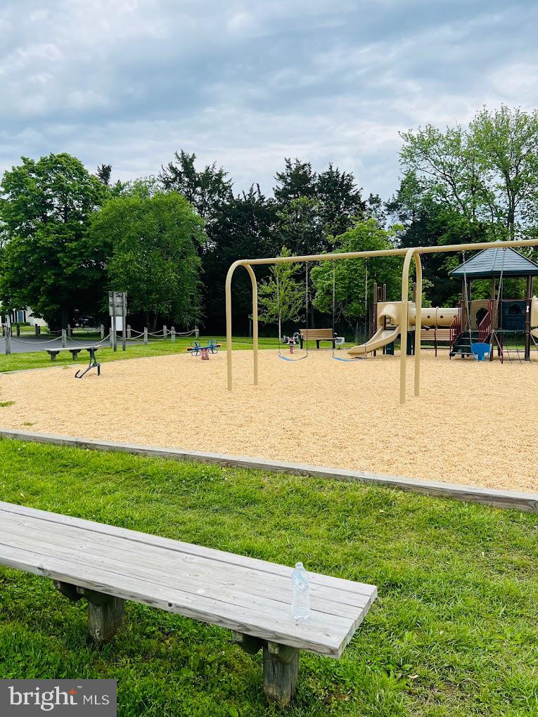 404 Beach Drive Annapolis, MD 21403 - Photo 25 of 25 a view of a garden with lawn chairs