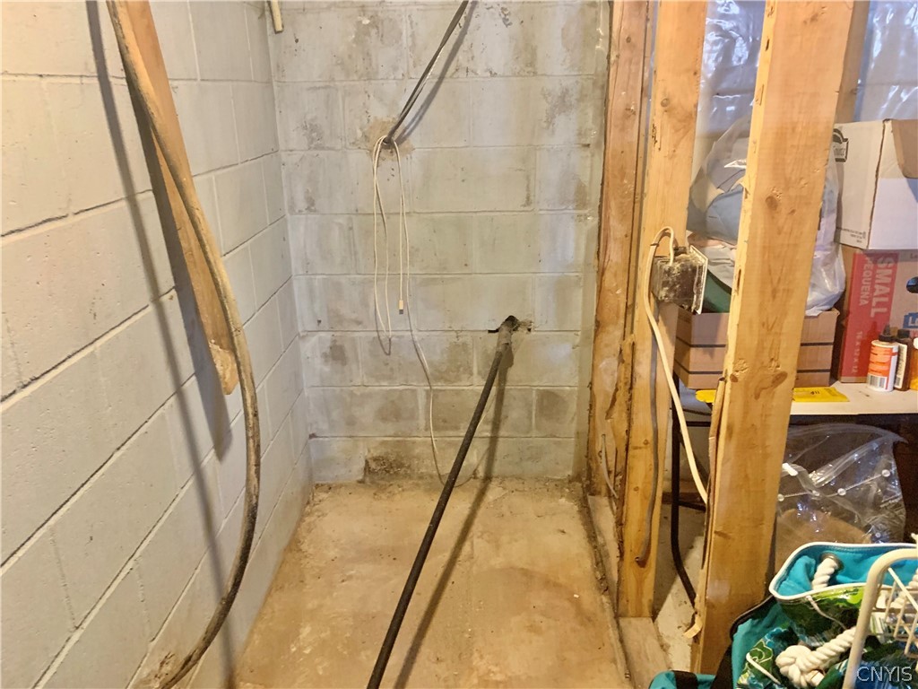 3403 Burke Road Vernon, NY 13477 - Photo 31 of 42 The line also runs out to the barn.