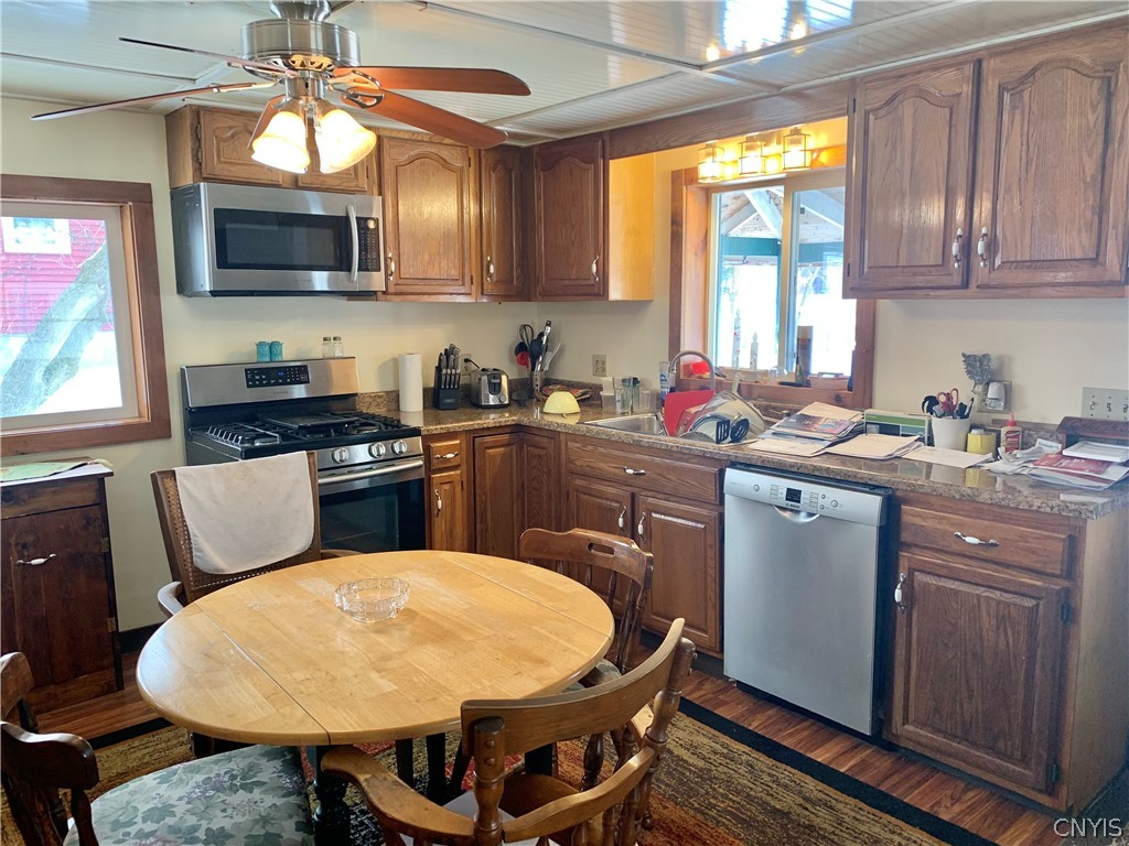 3403 Burke Road Vernon, NY 13477 - Photo 8 of 42 ..... to the Bosch dishwasher and double stainless